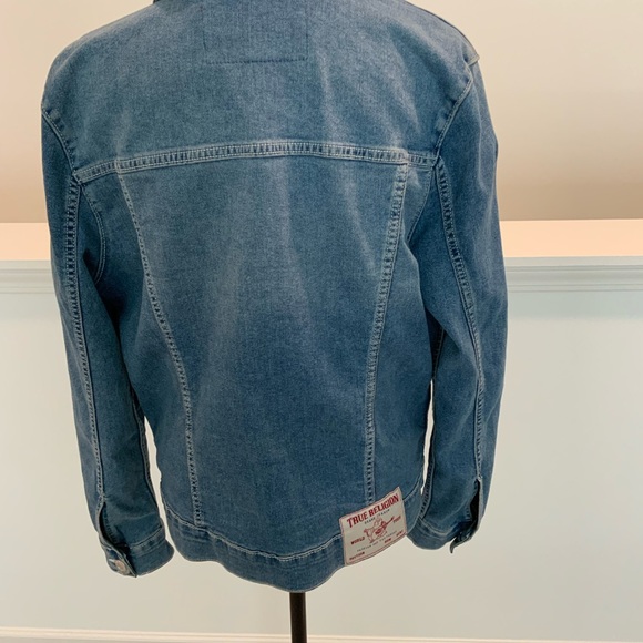 True Religion Blue Denim Jacket with Red Patch men’s size small like new - Picture 5 of 11